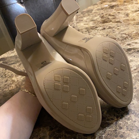 Brand new Beige Patent heels - Picture 7 of 10